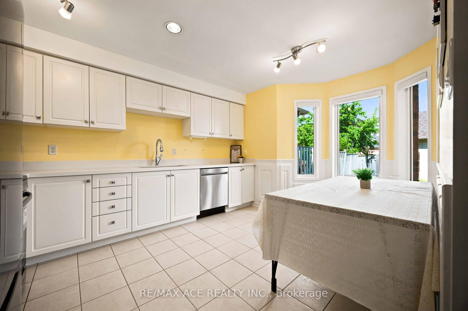 Photo 10 of 16 White's Hill Avenue, Markham, Cornell — HOMEH