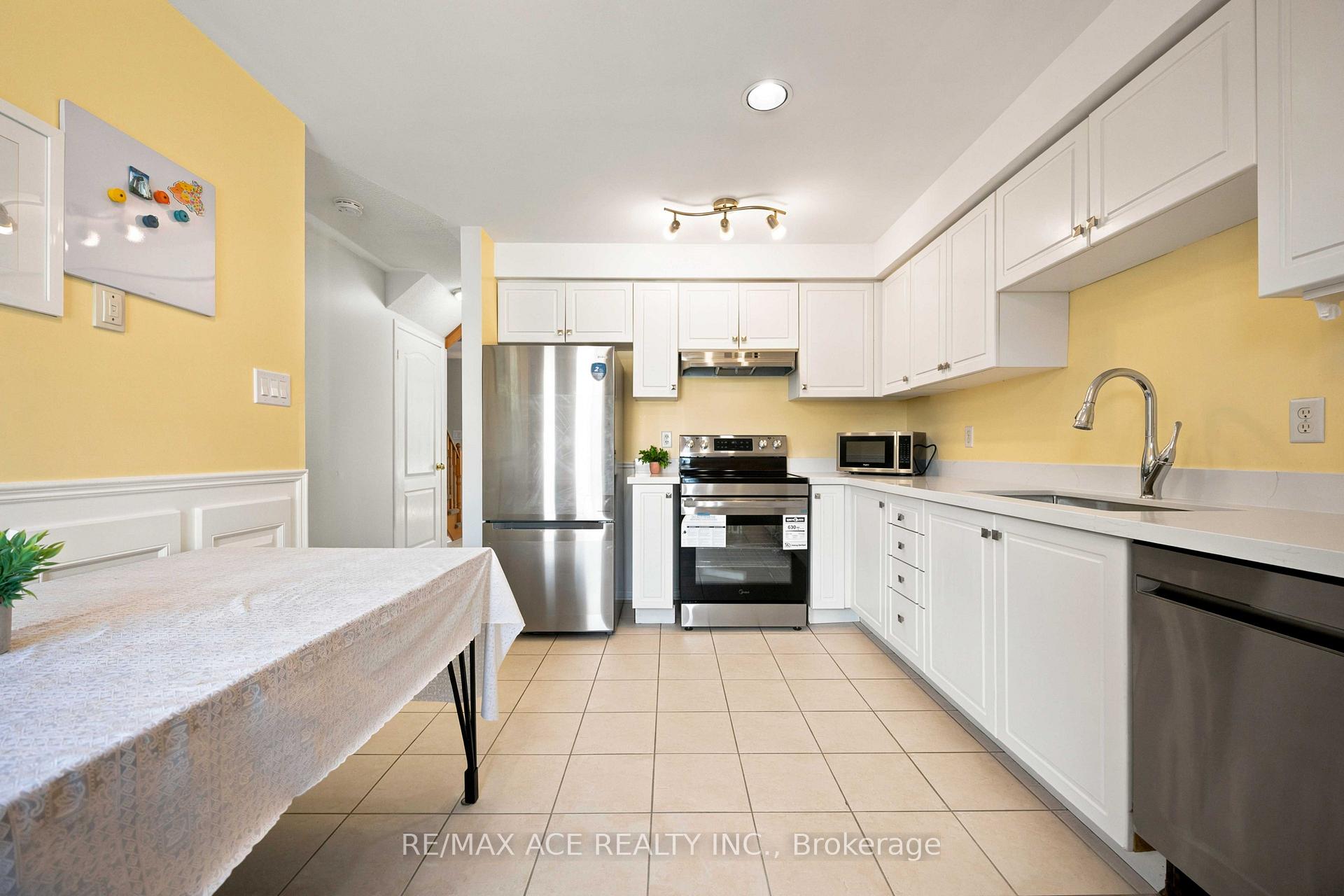 Photo 11 of 16 White's Hill Avenue, Markham, Cornell — HOMEH