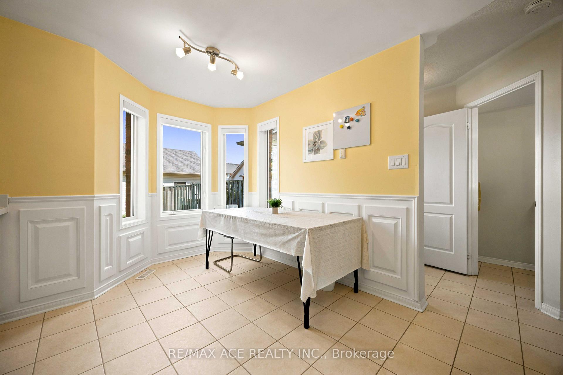 Photo 14 of 16 White's Hill Avenue, Markham, Cornell — HOMEH