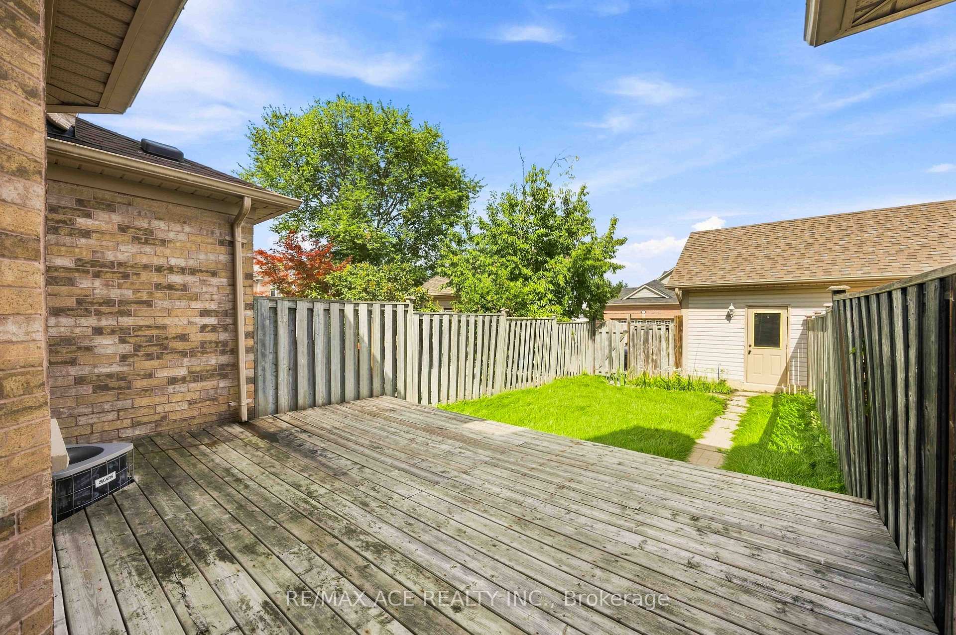 Photo 26 of 16 White's Hill Avenue, Markham, Cornell — HOMEH