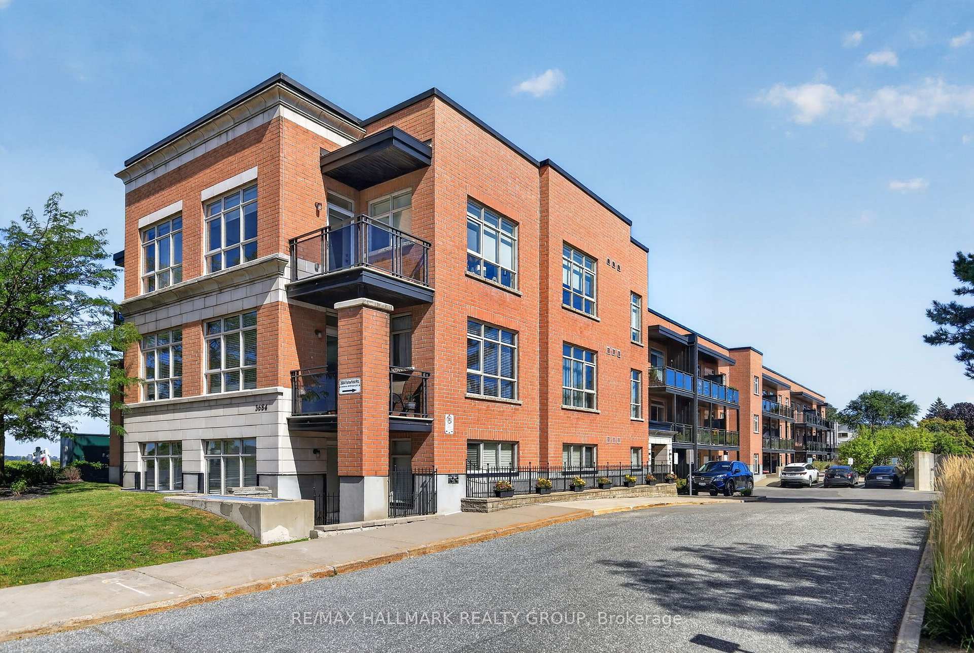 Photo of Unit 220, 3684 Fallowfield Road