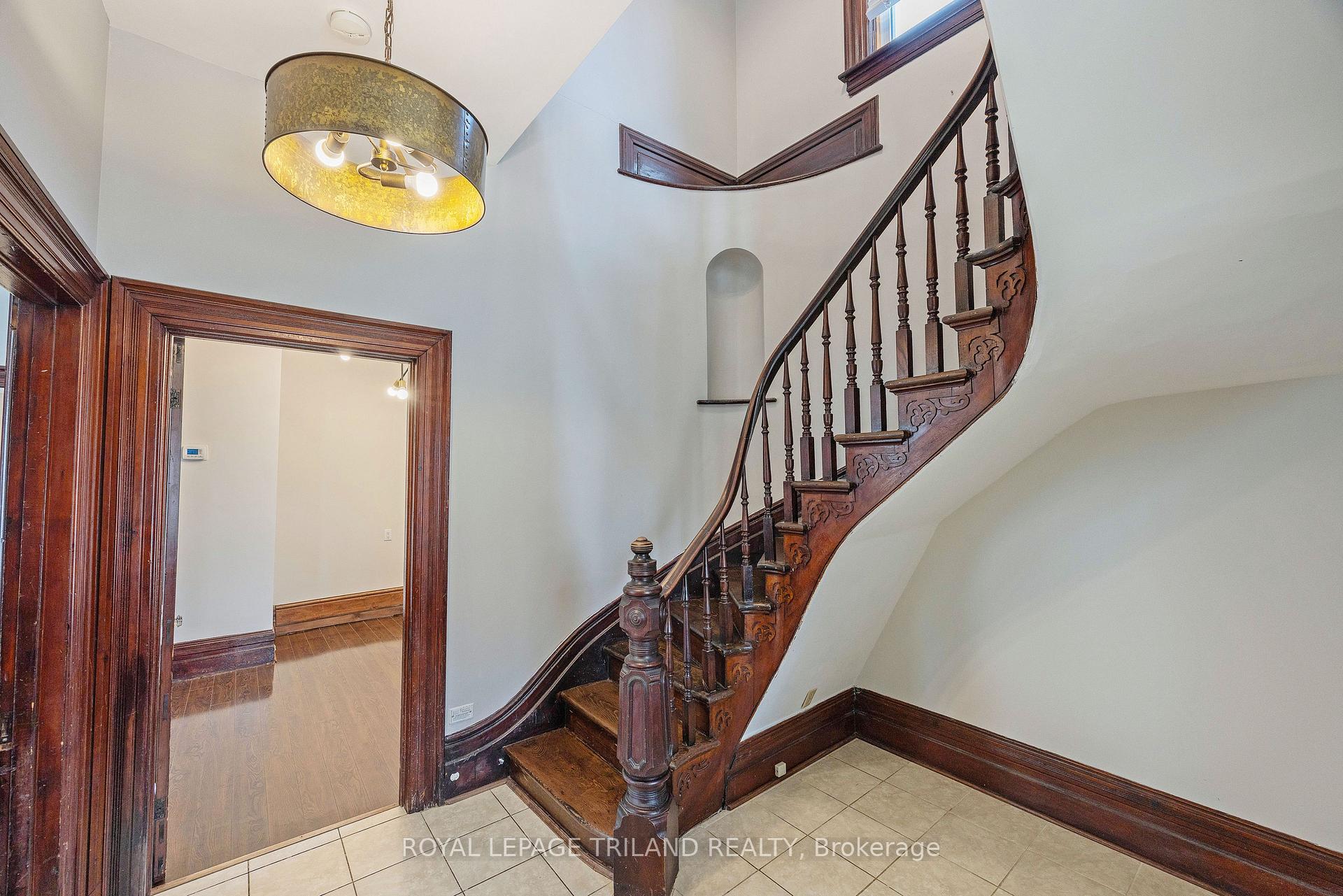 Photo 6 of 44 Elgin Street, St. Thomas — HOMEH