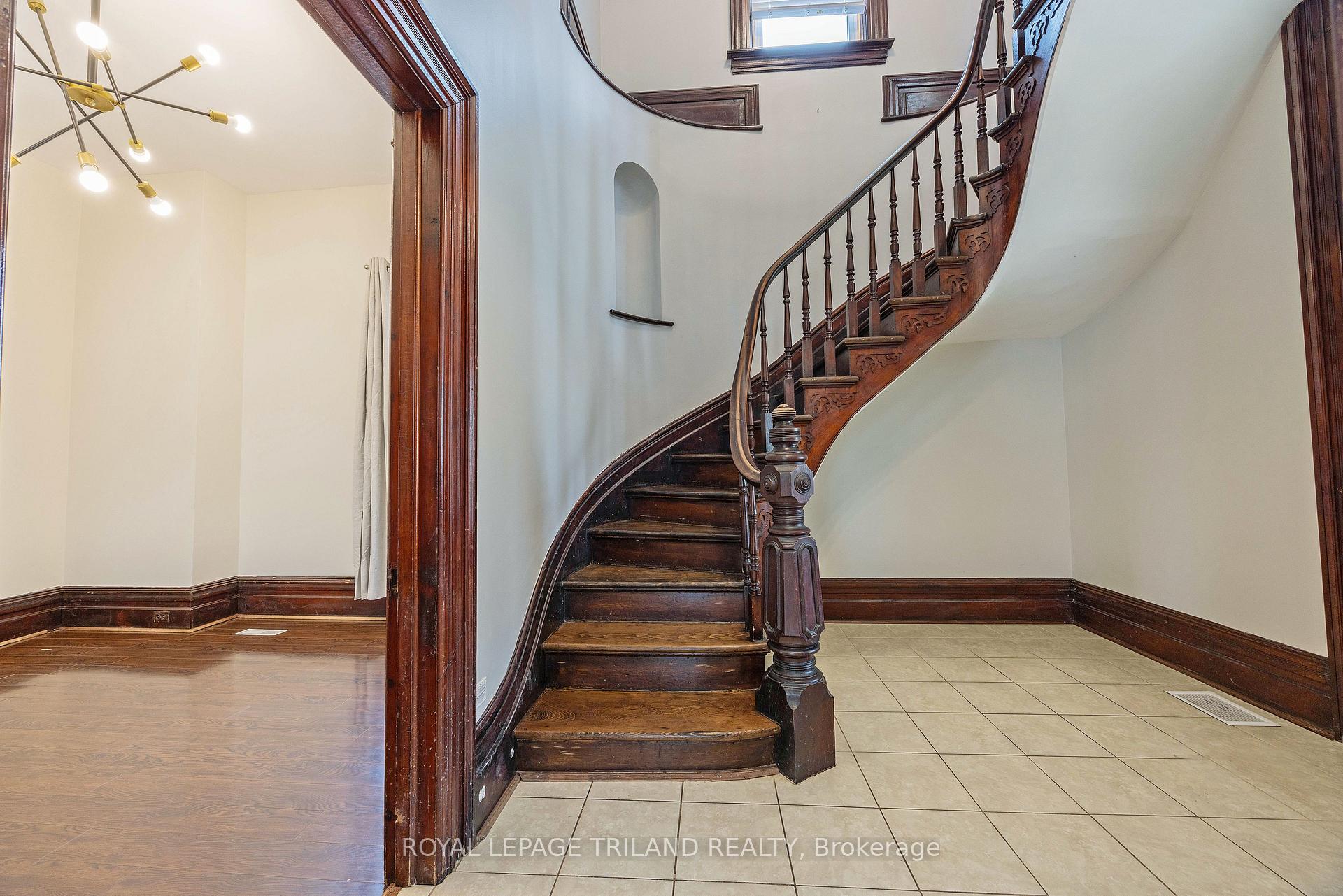 Photo 7 of 44 Elgin Street, St. Thomas — HOMEH