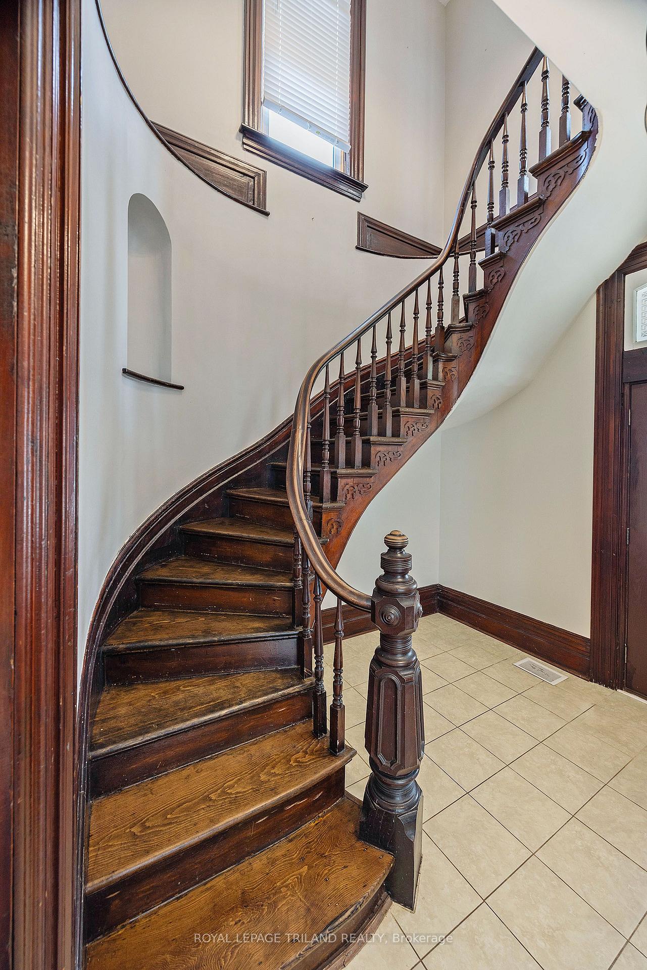 Photo 10 of 44 Elgin Street, St. Thomas — HOMEH