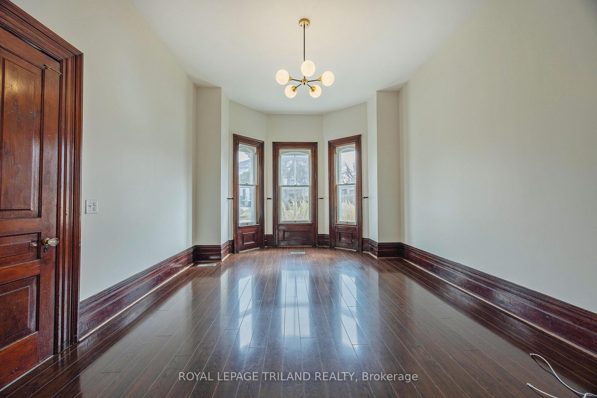 Photo 11 of 44 Elgin Street, St. Thomas — HOMEH
