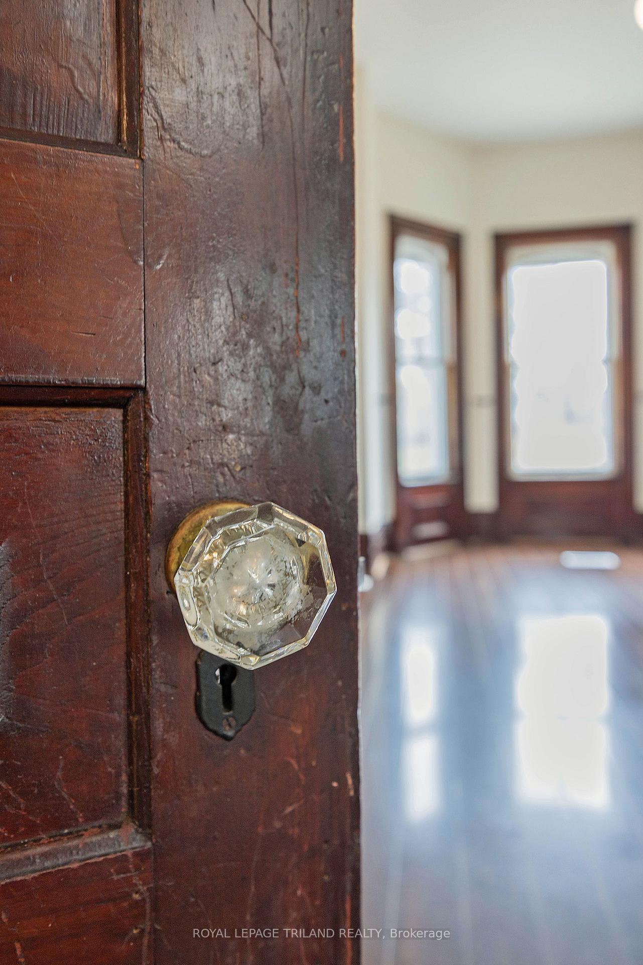 Photo 12 of 44 Elgin Street, St. Thomas — HOMEH
