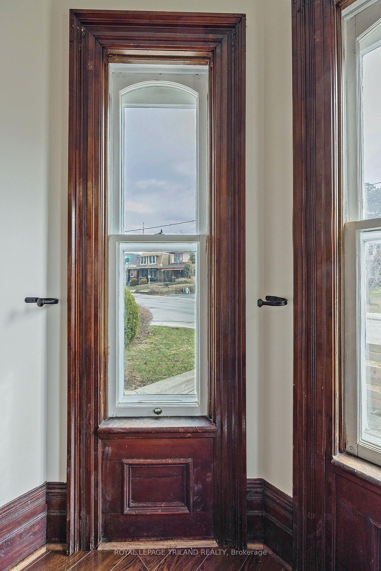 Photo 13 of 44 Elgin Street, St. Thomas — HOMEH
