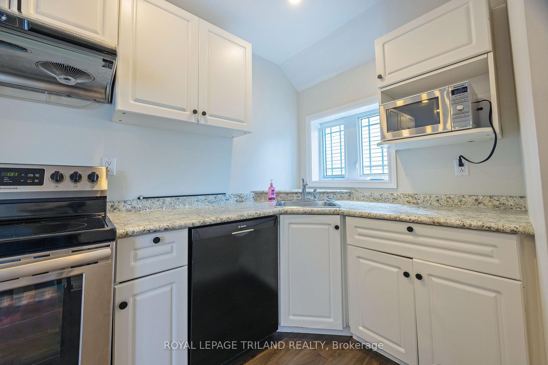 Photo 22 of 44 Elgin Street, St. Thomas — HOMEH