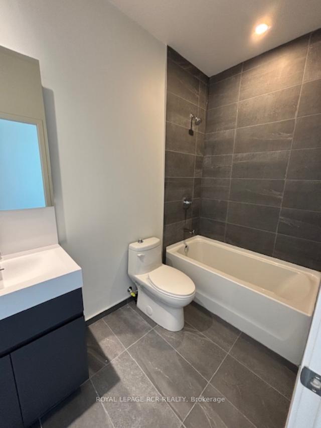 Photo 12 of Unit 1102, 39 Mary Street, Barrie, City Centre — HOMEH