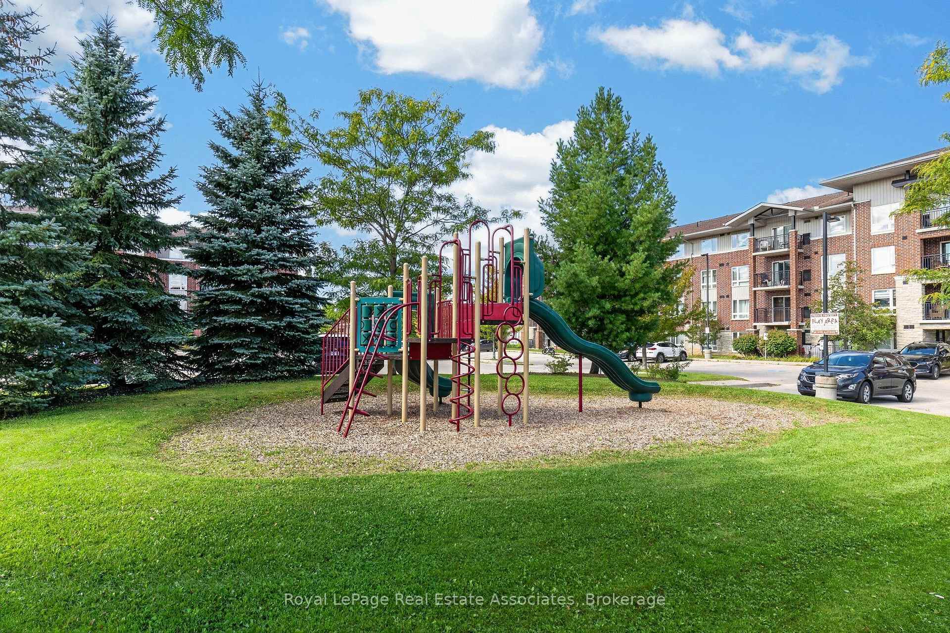 Photo 39 of Unit 401, 41 Goodwin Drive, Guelph, Pineridge/Westminster Woods — HOMEH