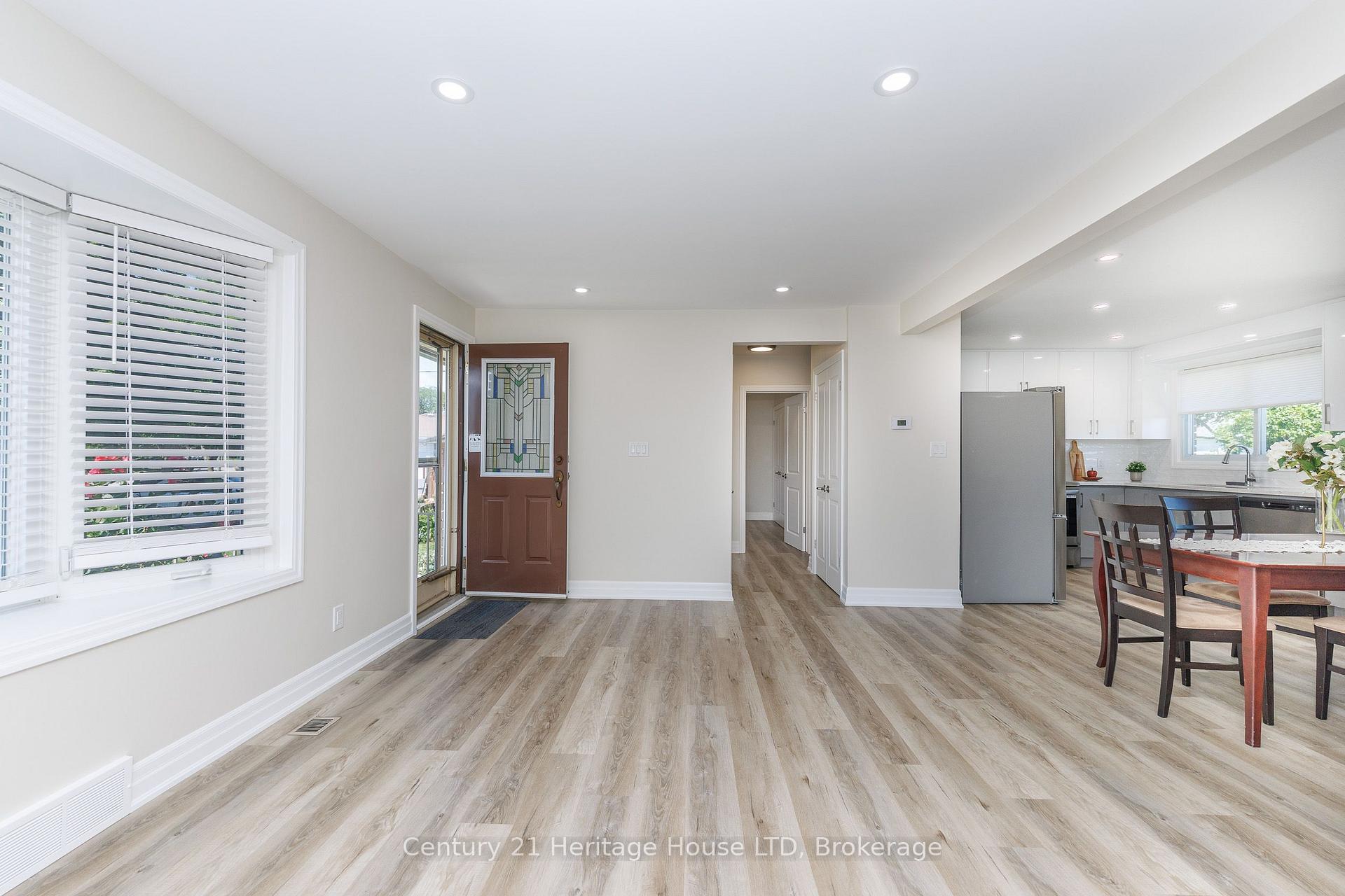 Photo 4 of Unit upper, 37 Coronation Boulevard, St. Catharines, Grapeview — HOMEH
