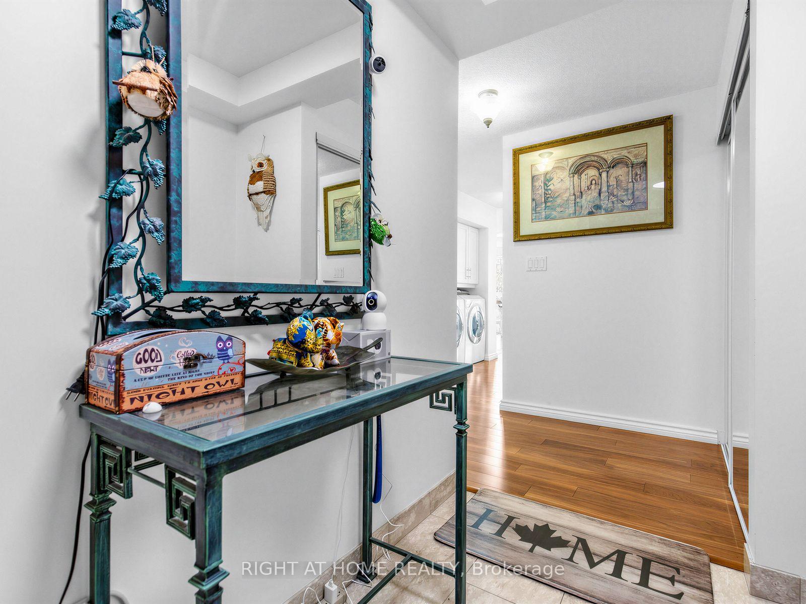 Photo 4 of Unit 511, 28 Hollywood Avenue, North York, Willowdale East — HOMEH