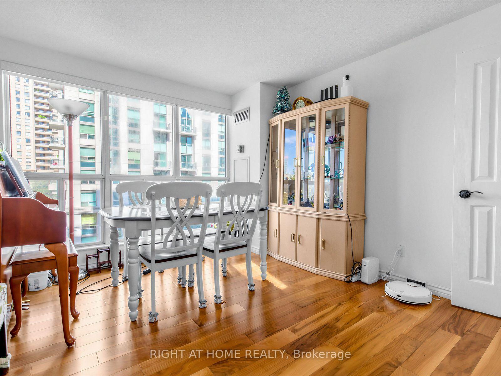 Photo 8 of Unit 511, 28 Hollywood Avenue, North York, Willowdale East — HOMEH