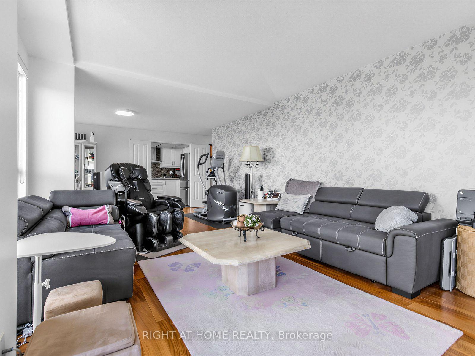 Photo 11 of Unit 511, 28 Hollywood Avenue, North York, Willowdale East — HOMEH