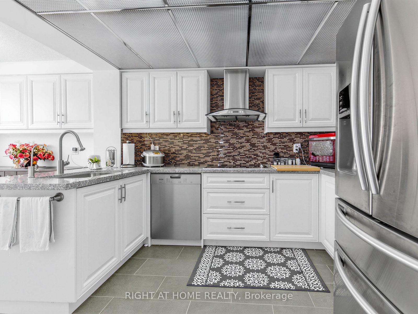Photo 13 of Unit 511, 28 Hollywood Avenue, North York, Willowdale East — HOMEH