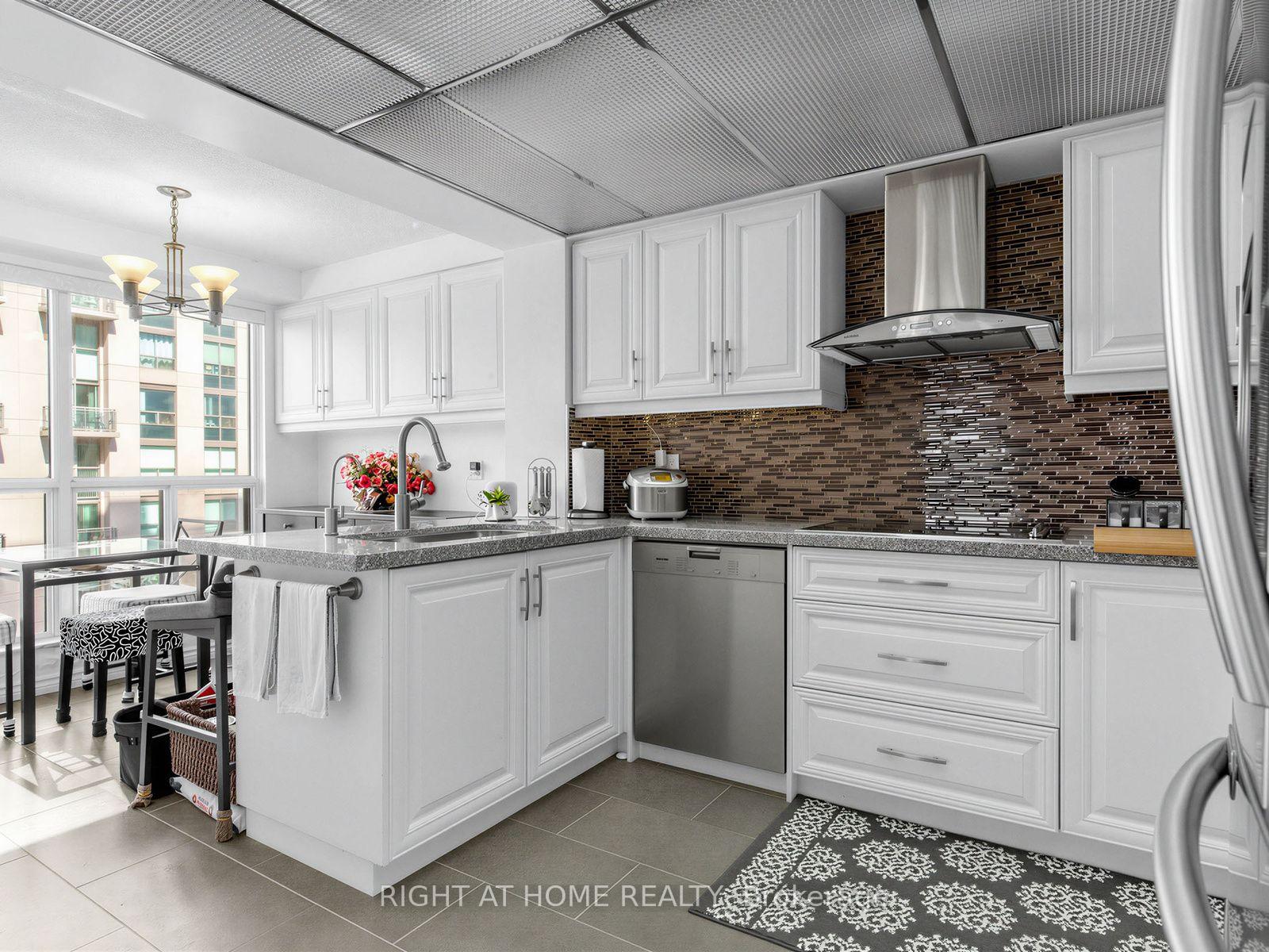 Photo 14 of Unit 511, 28 Hollywood Avenue, North York, Willowdale East — HOMEH