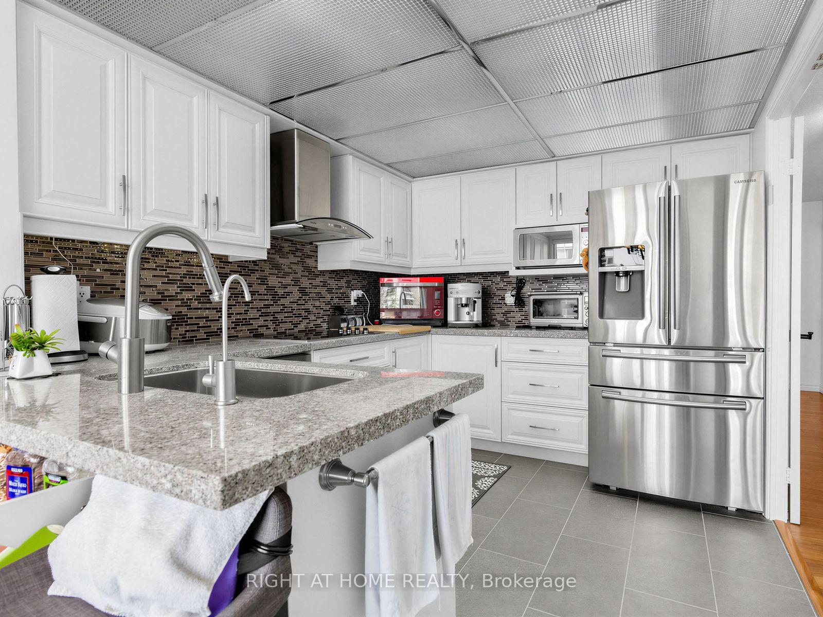 Photo 15 of Unit 511, 28 Hollywood Avenue, North York, Willowdale East — HOMEH