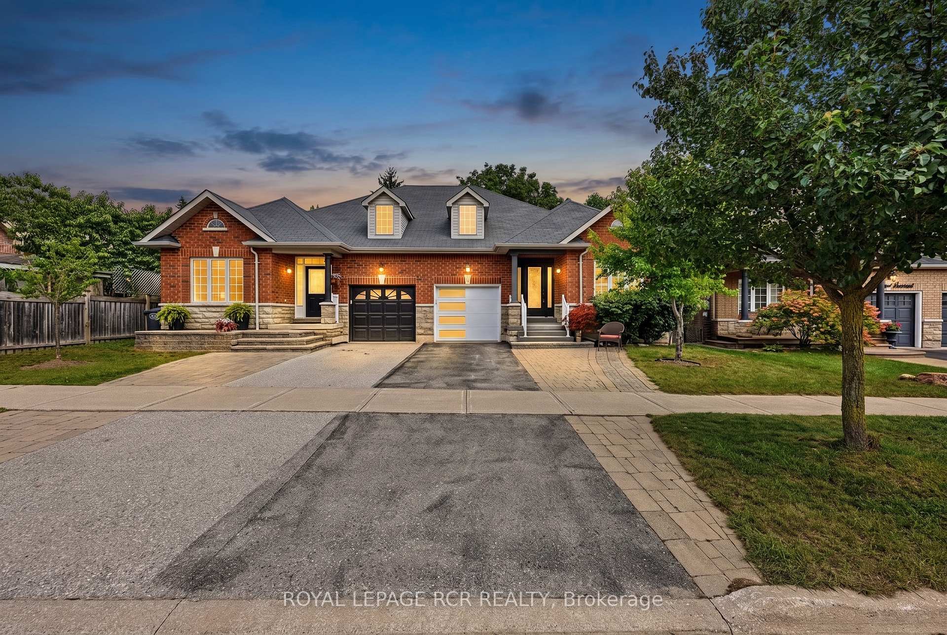 Photo 2 of 5 Borland Crescent, Caledon, Caledon East — HOMEH