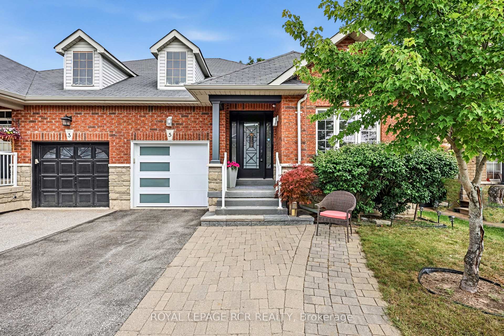Photo 4 of 5 Borland Crescent, Caledon, Caledon East — HOMEH