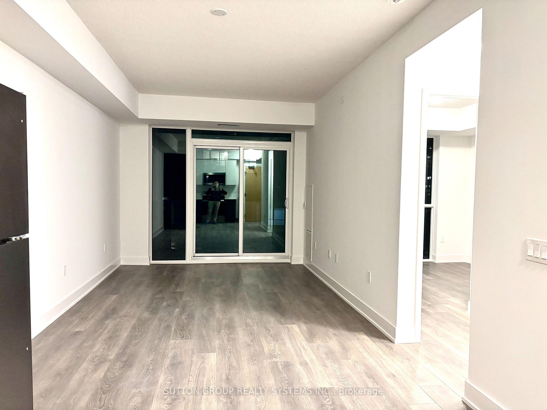 Photo 3 of Unit 903, 204 Burnhamthorpe Road E, Mississauga, City Centre — HOMEH