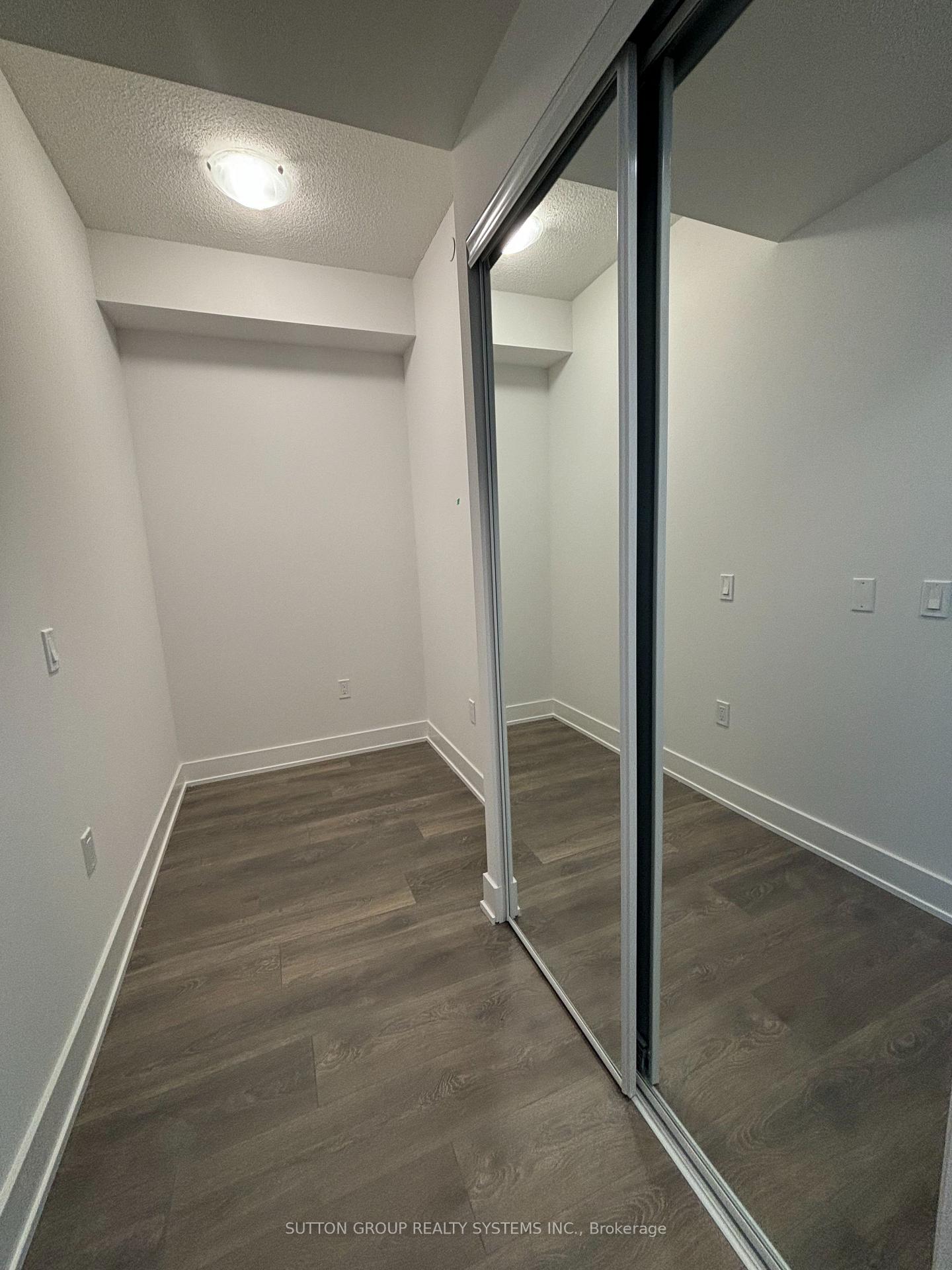 Photo 5 of Unit 903, 204 Burnhamthorpe Road E, Mississauga, City Centre — HOMEH