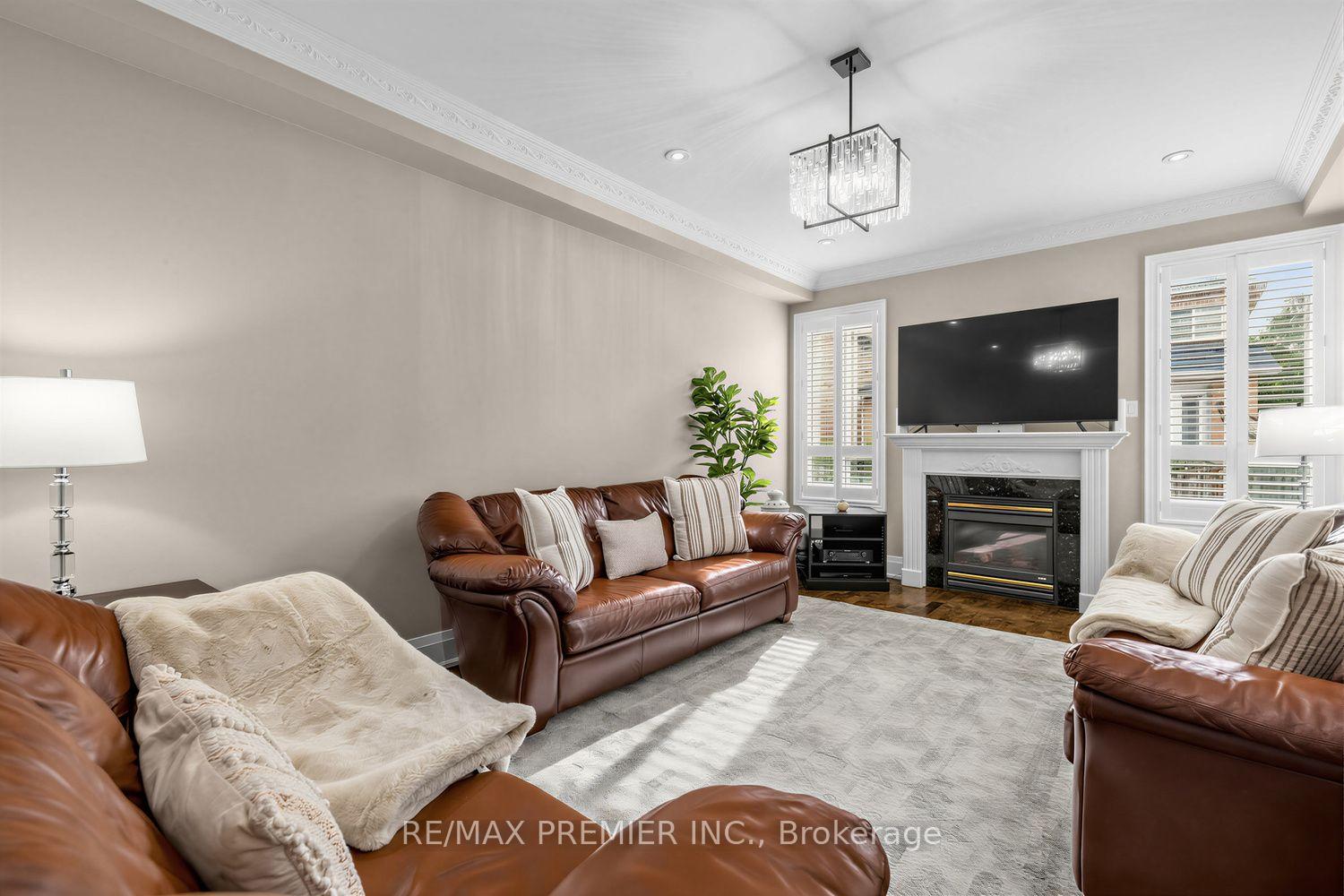 Photo 8 of 47 Berry Trail, Vaughan, Vellore Village — HOMEH