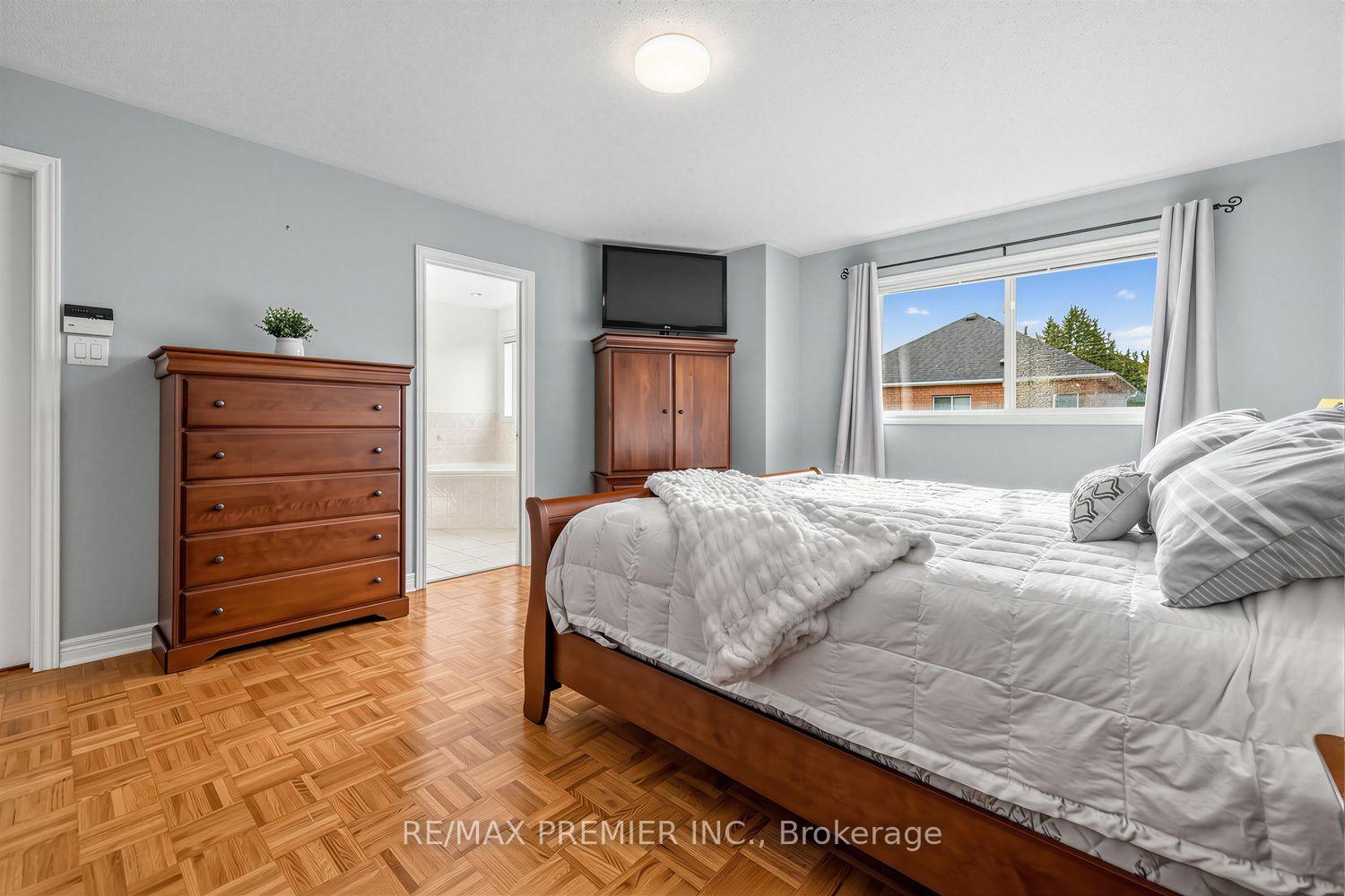 Photo 23 of 47 Berry Trail, Vaughan, Vellore Village — HOMEH