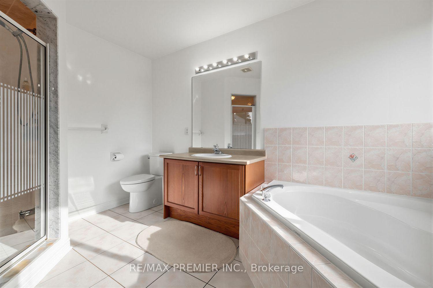 Photo 26 of 47 Berry Trail, Vaughan, Vellore Village — HOMEH