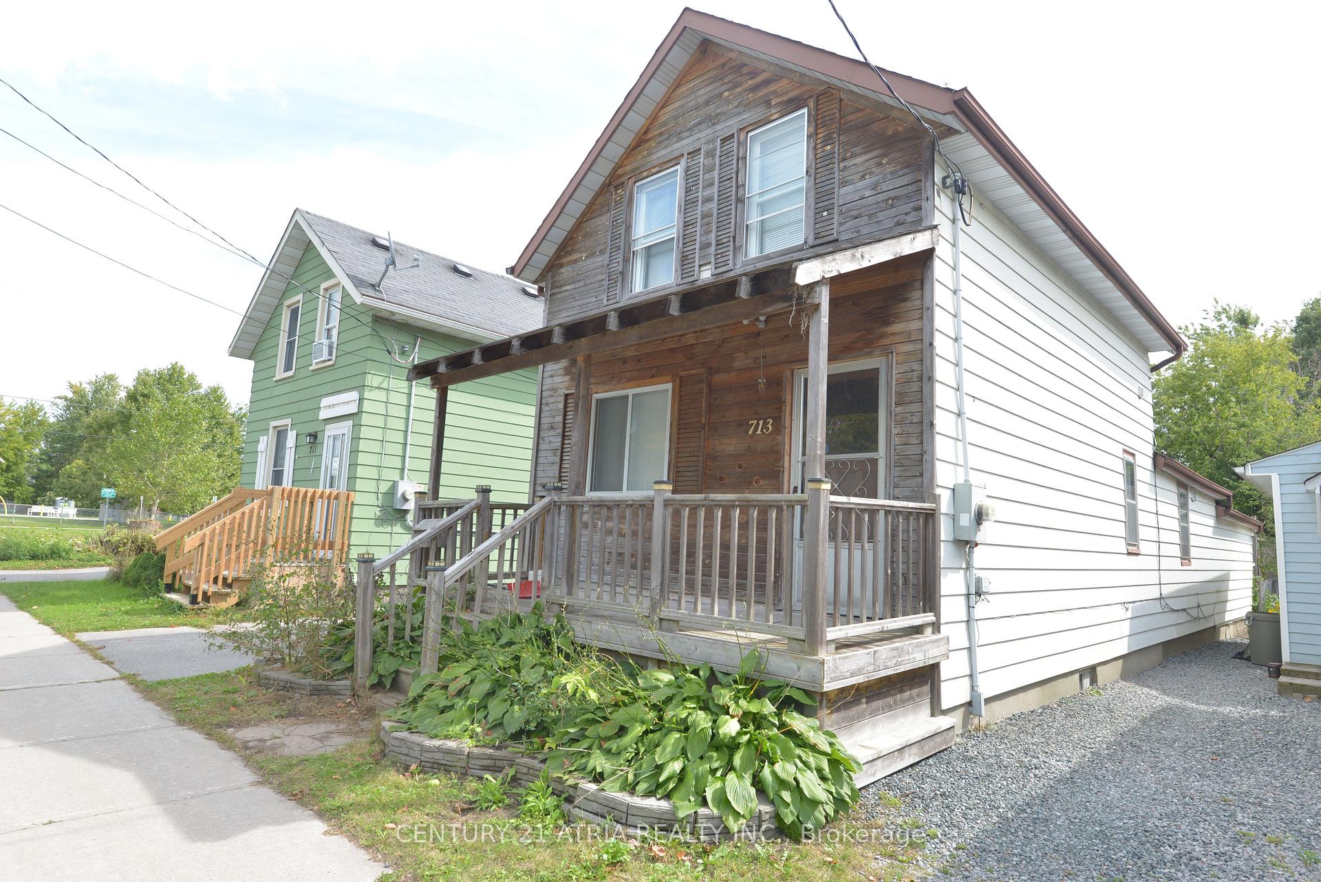 Photo 2 of 713 Chamberlain Street, Peterborough, Otonabee Ward 1 — HOMEH