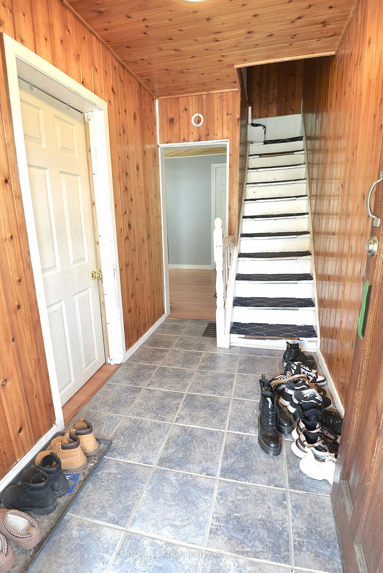 Photo 11 of 713 Chamberlain Street, Peterborough, Otonabee Ward 1 — HOMEH