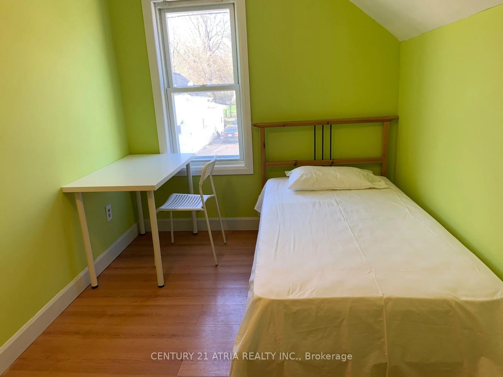 Photo 13 of 713 Chamberlain Street, Peterborough, Otonabee Ward 1 — HOMEH