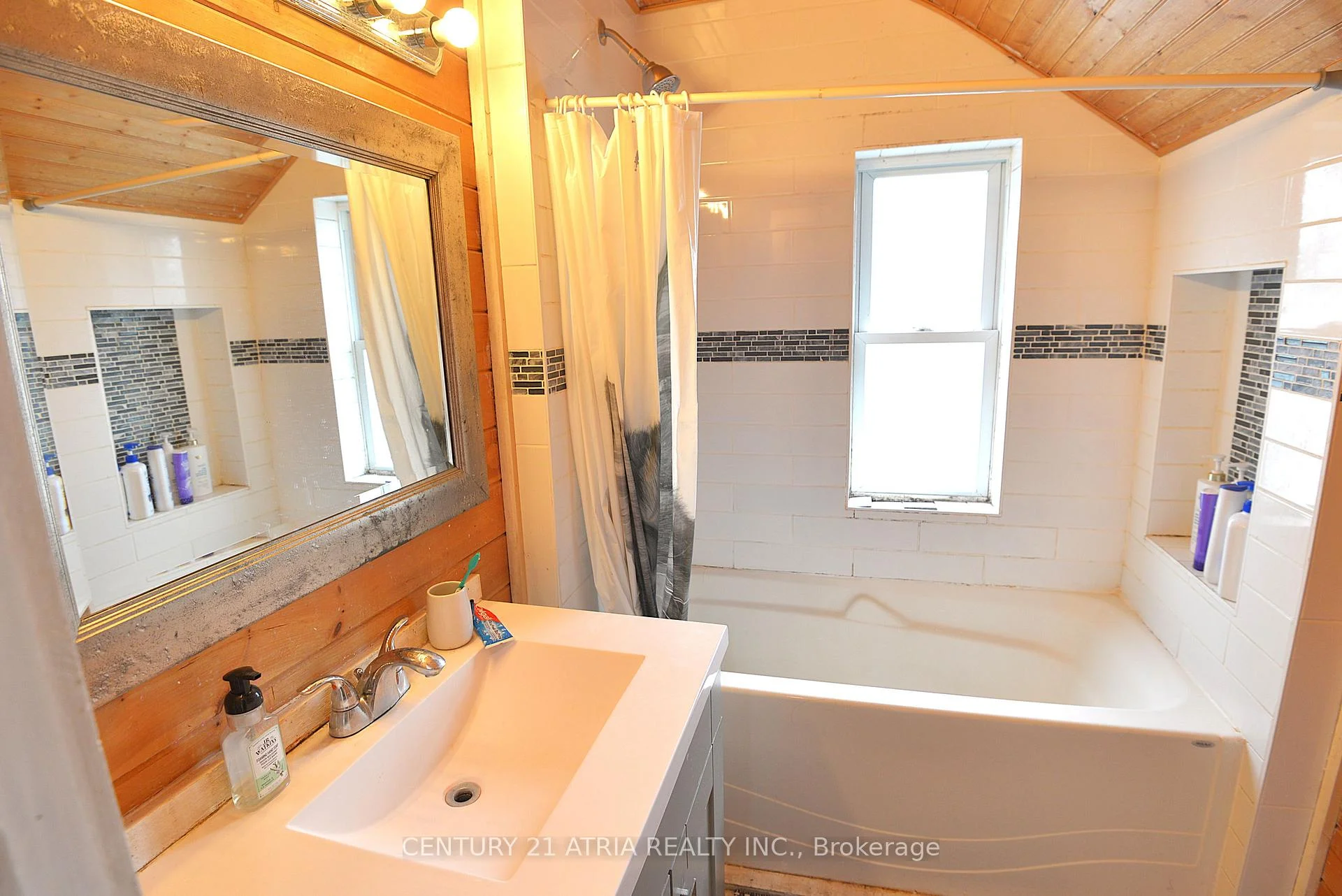 Photo 21 of 713 Chamberlain Street, Peterborough, Otonabee Ward 1 — HOMEH