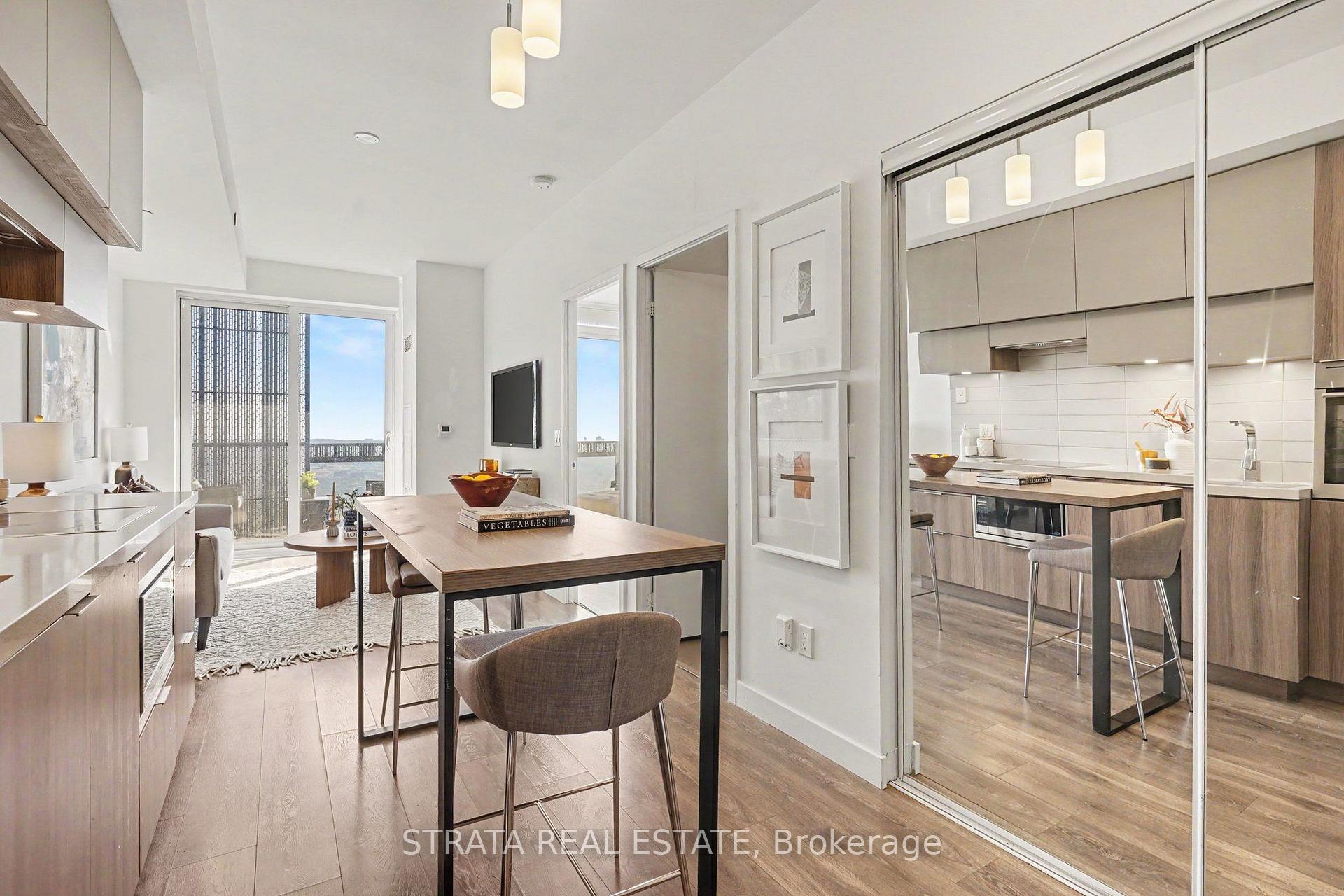Photo 2 of Unit 4610, 8 Eglinton Avenue E, Toronto, Mount Pleasant West — HOMEH