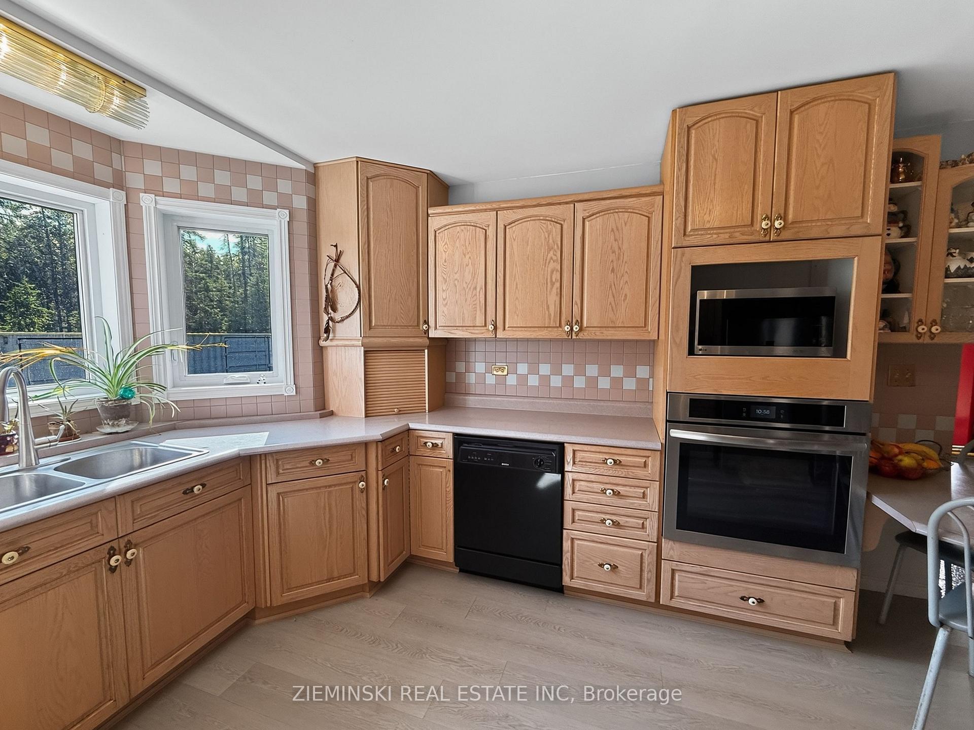 Photo 6 of 810 Laforest Road, Timmins, TNW - Rural — HOMEH