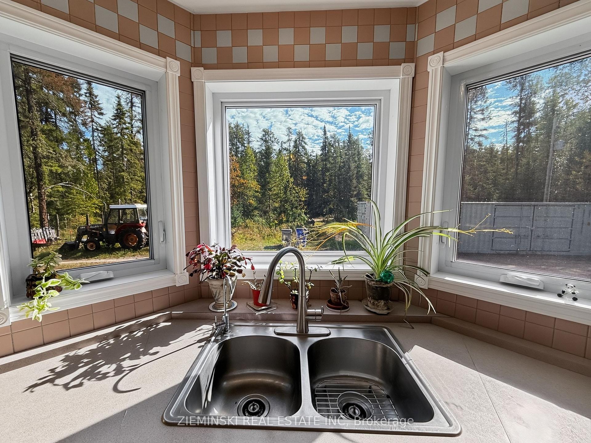 Photo 5 of 810 Laforest Road, Timmins, TNW - Rural — HOMEH