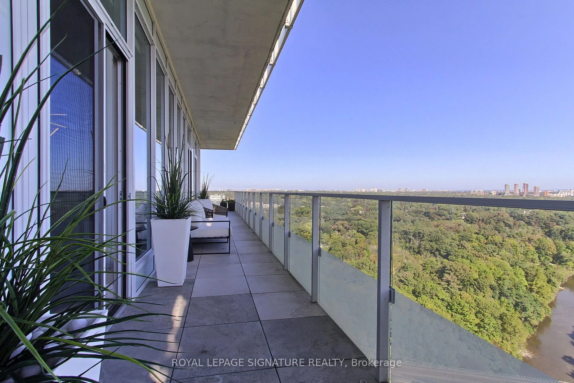 Photo 100 of Unit 2003, 20 Brin Drive, Etobicoke, Edenbridge-Humber Valley — HOMEH