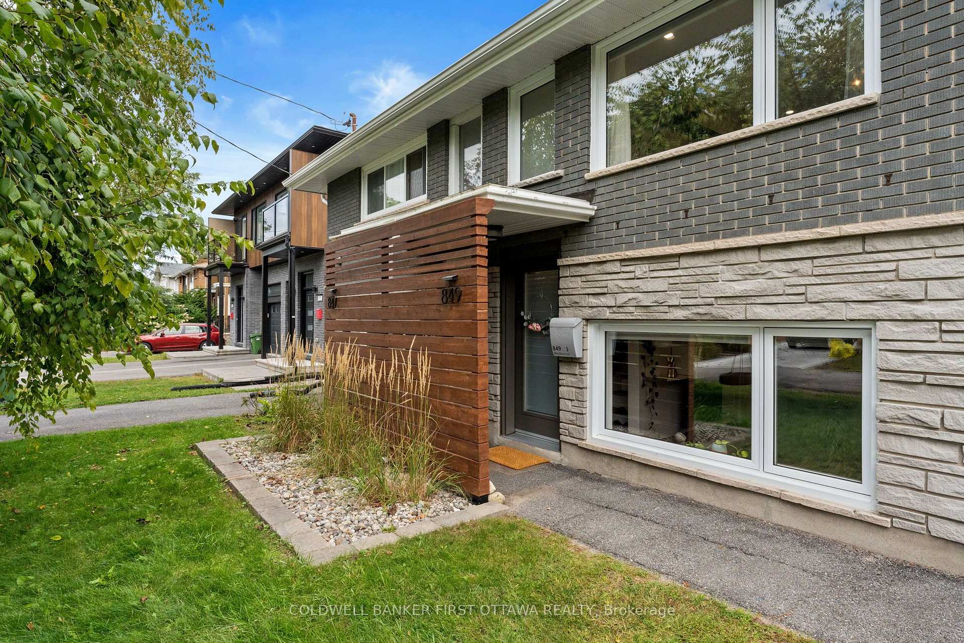 Photo 3 of 849 Maplewood Avenue, Ottawa, Queensway Terrace North — HOMEH
