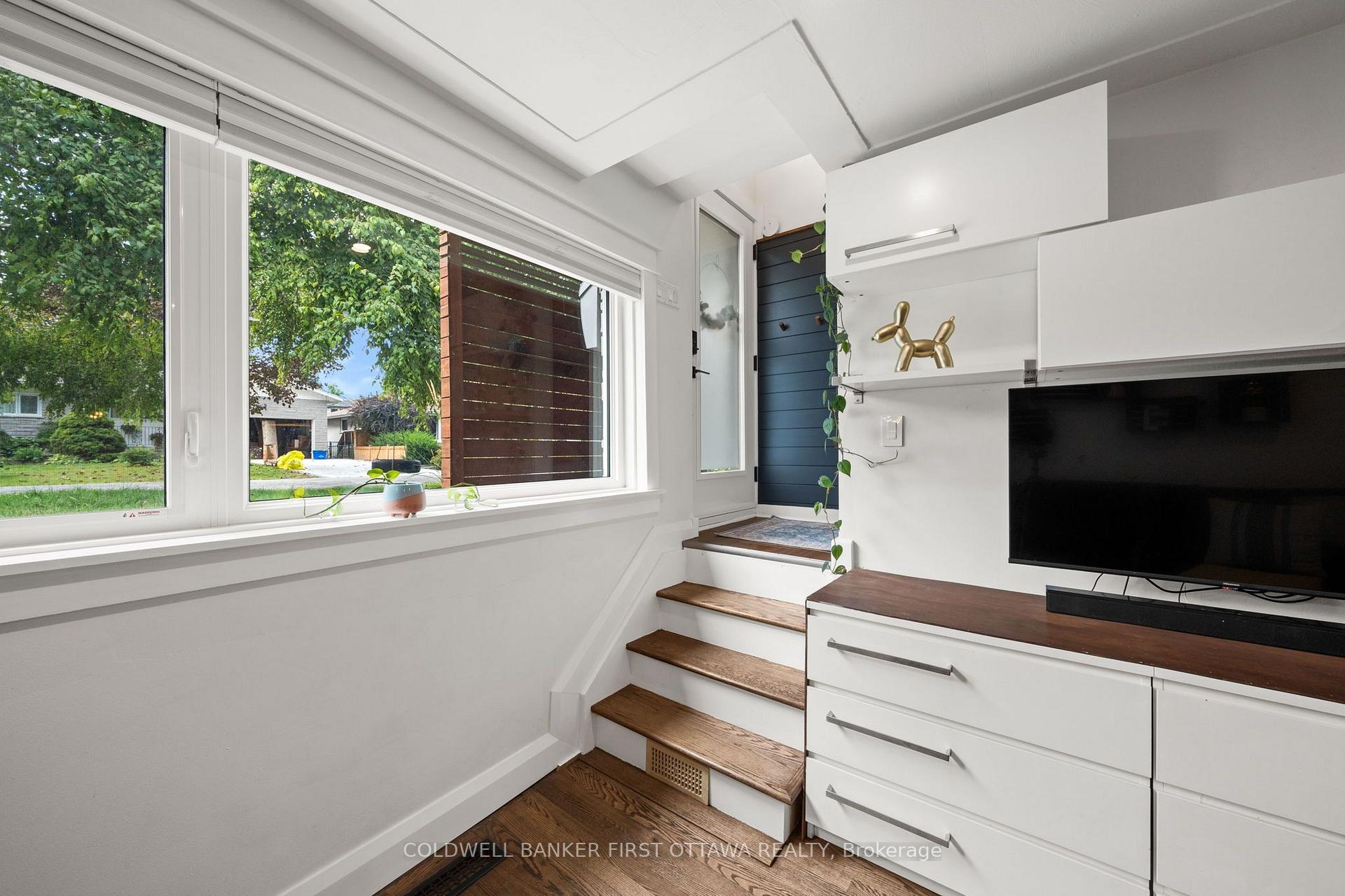 Photo 5 of 849 Maplewood Avenue, Ottawa, Queensway Terrace North — HOMEH