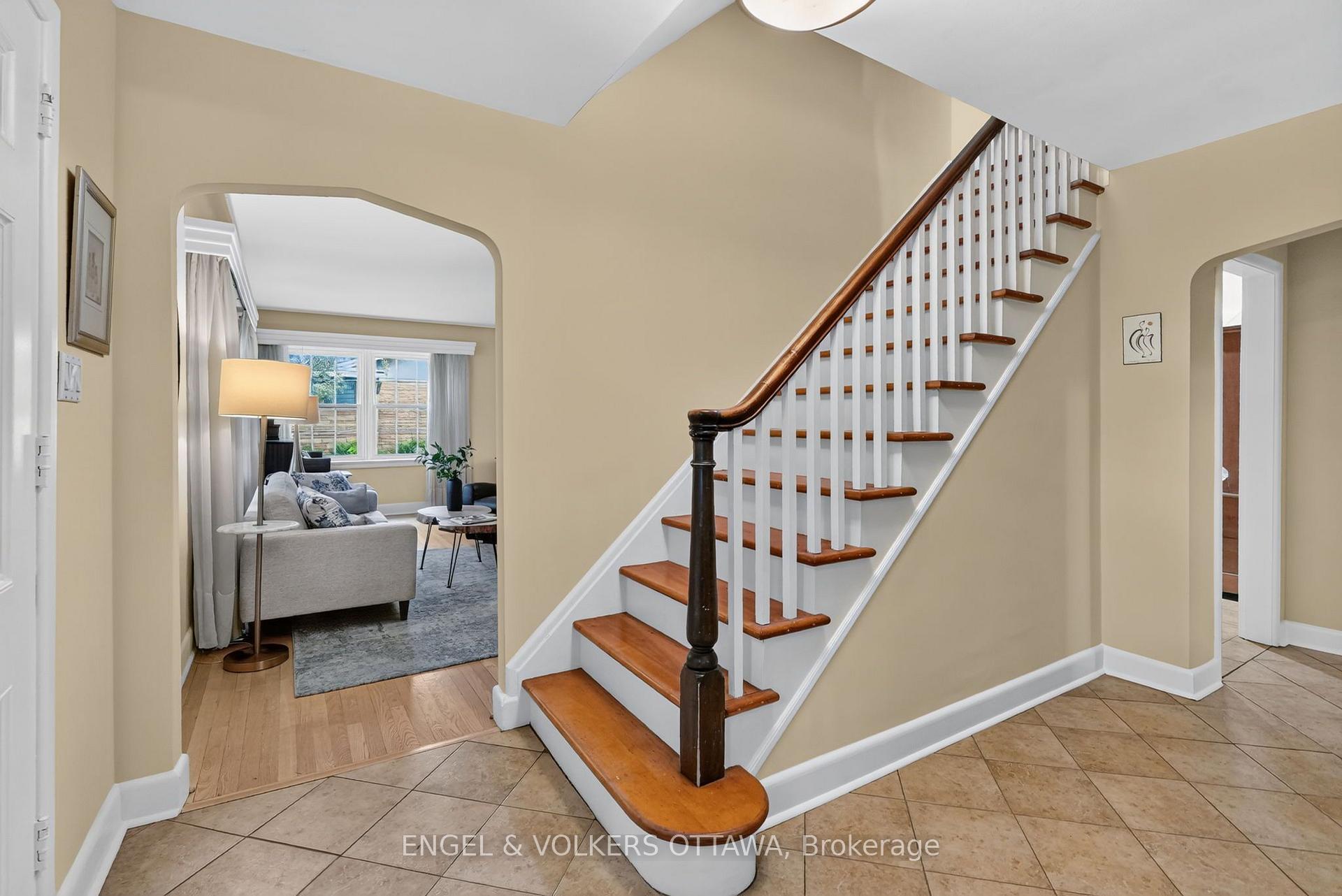 Photo 4 of 250 Faircrest Road, Ottawa, Alta Vista/Faircrest Heights — HOMEH