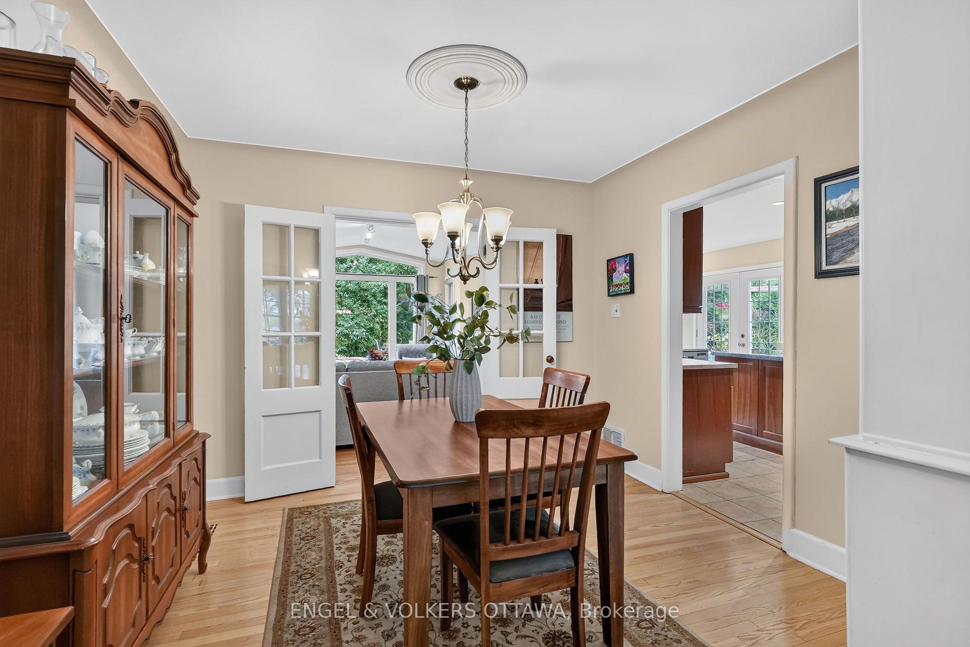 Photo 8 of 250 Faircrest Road, Ottawa, Alta Vista/Faircrest Heights — HOMEH