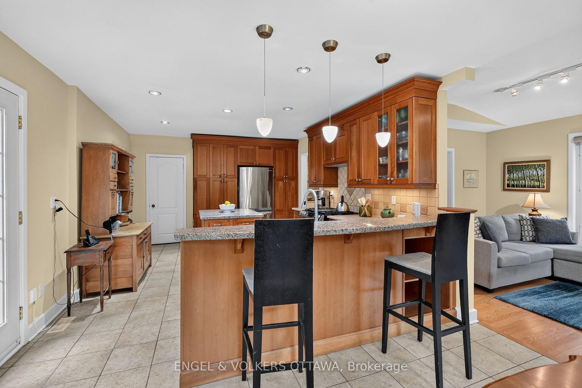 Photo 13 of 250 Faircrest Road, Ottawa, Alta Vista/Faircrest Heights — HOMEH