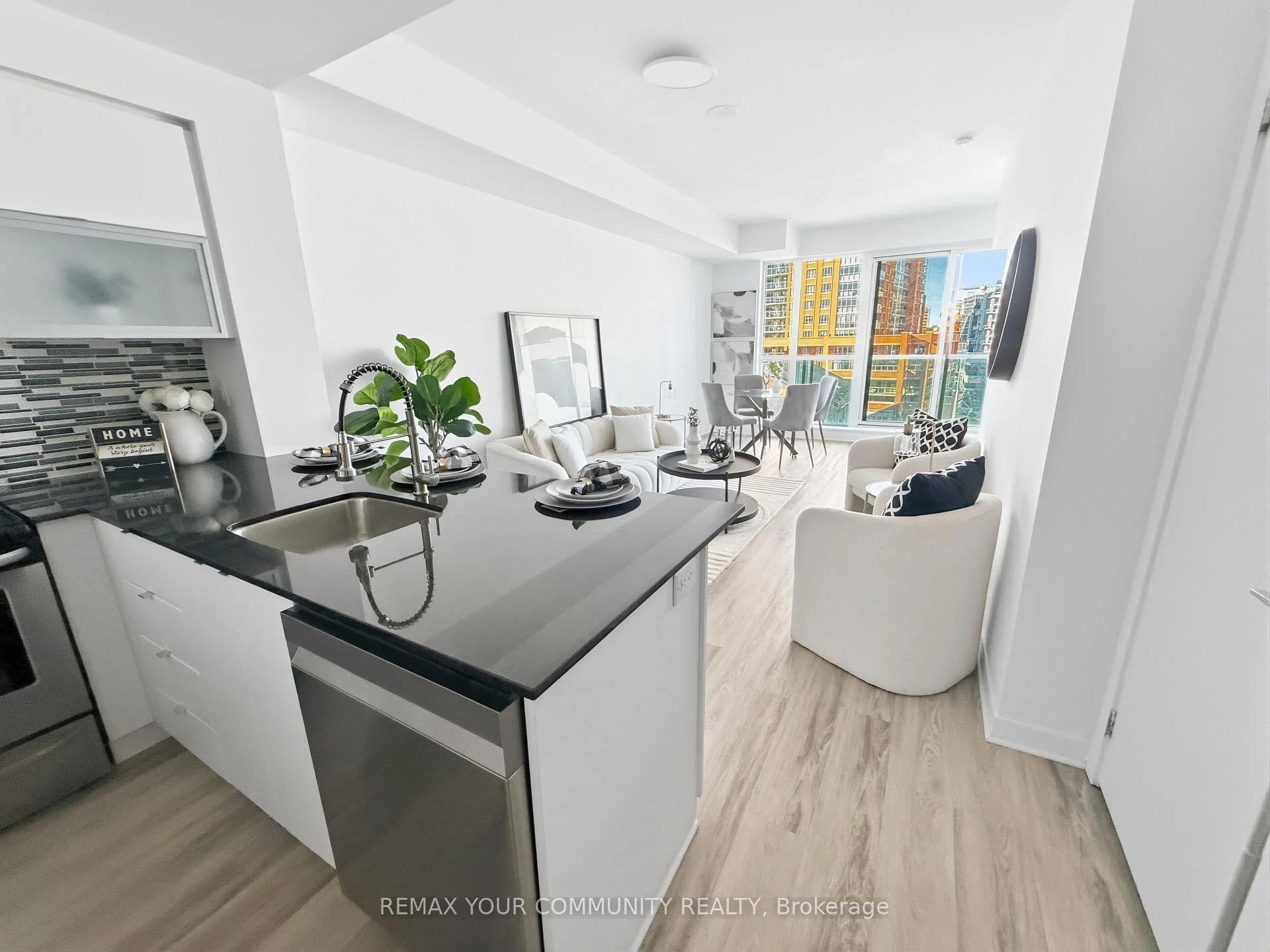 Photo of Unit 618, 150 East Liberty Street