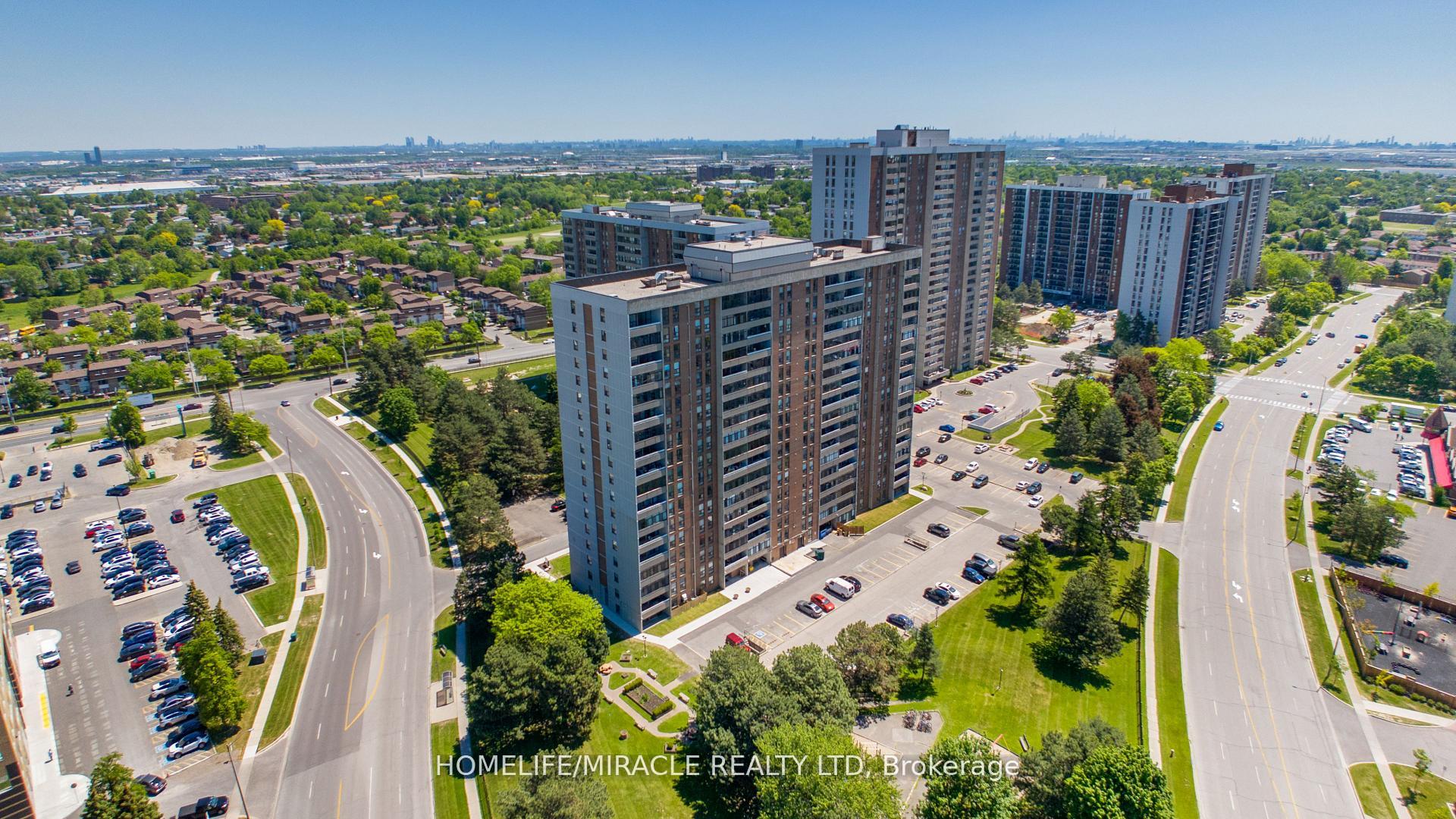 Photo 4 of Unit 907, 15 Kensington Road, Brampton, Queen Street Corridor — HOMEH
