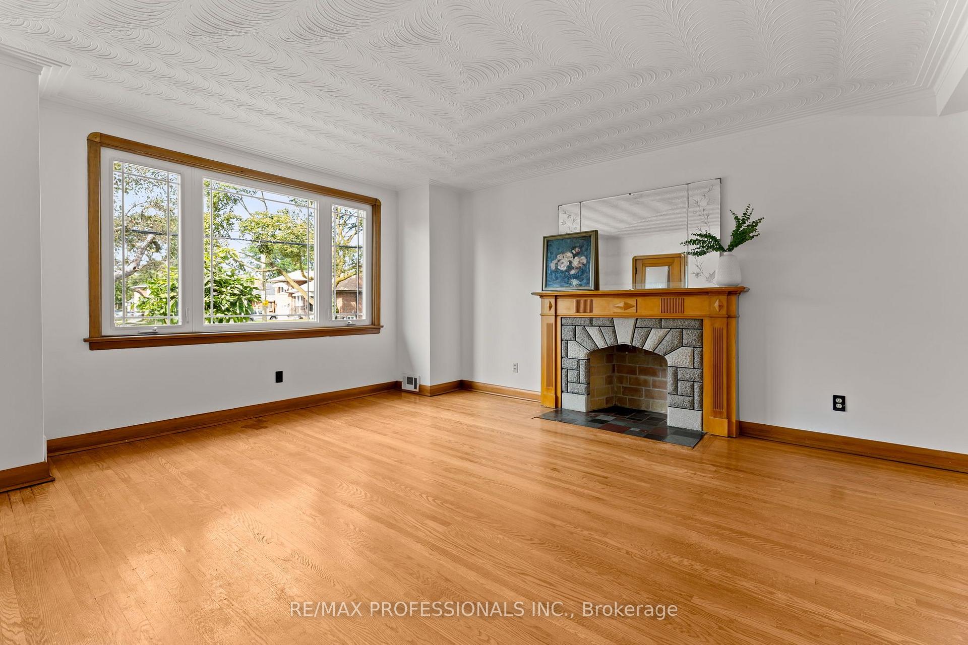 Photo 5 of 9 Coney Road, Etobicoke, Stonegate-Queensway — HOMEH