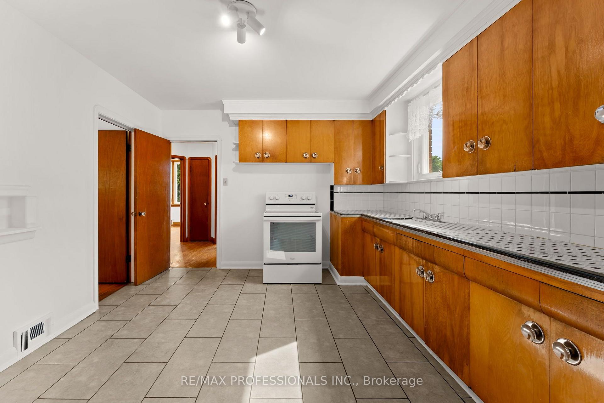 Photo 9 of 9 Coney Road, Etobicoke, Stonegate-Queensway — HOMEH