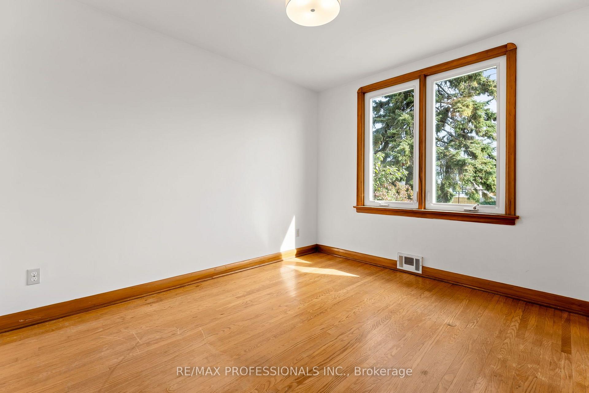 Photo 15 of 9 Coney Road, Etobicoke, Stonegate-Queensway — HOMEH