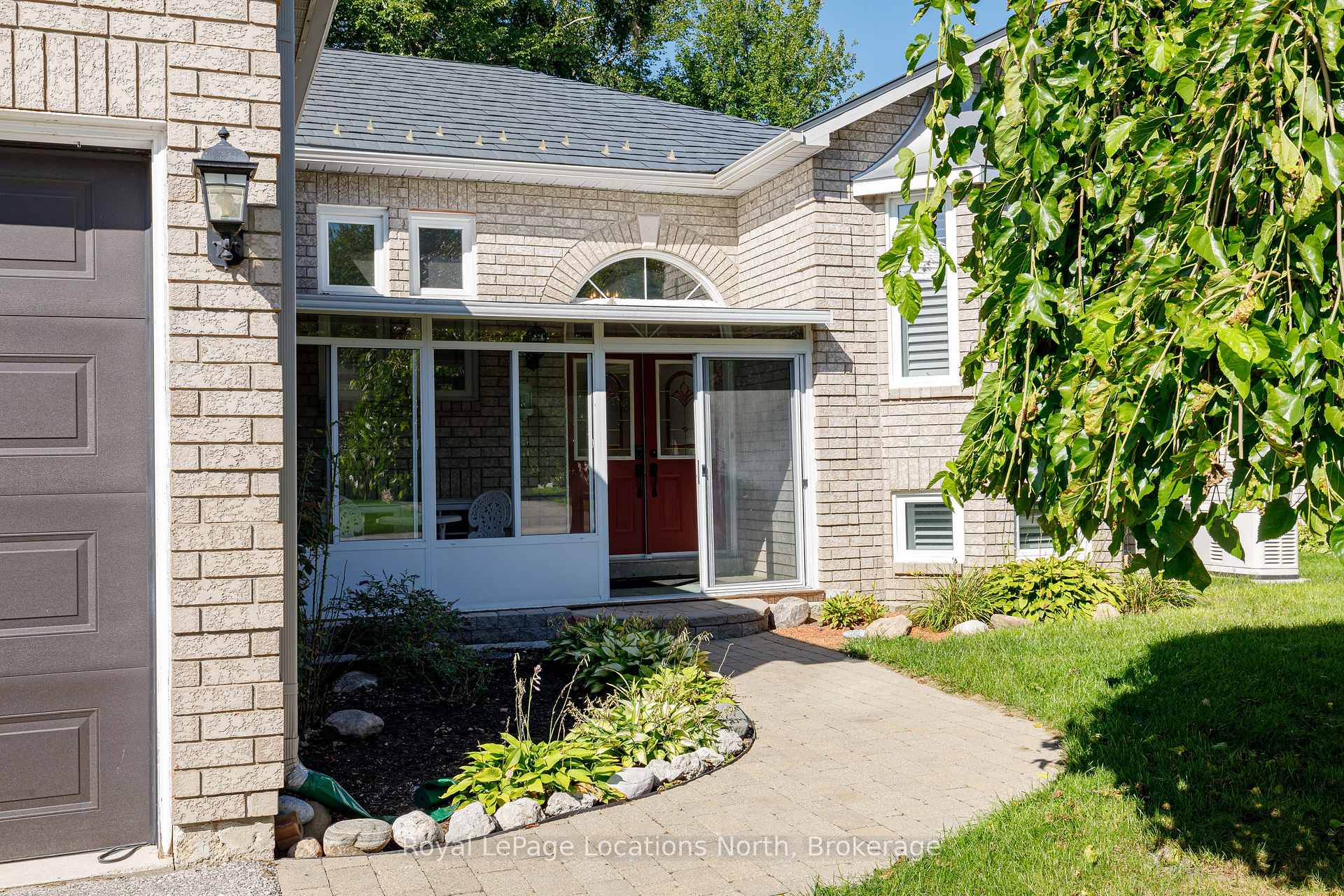 Photo 3 of 77 Silver Birch Avenue, Wasaga Beach — HOMEH