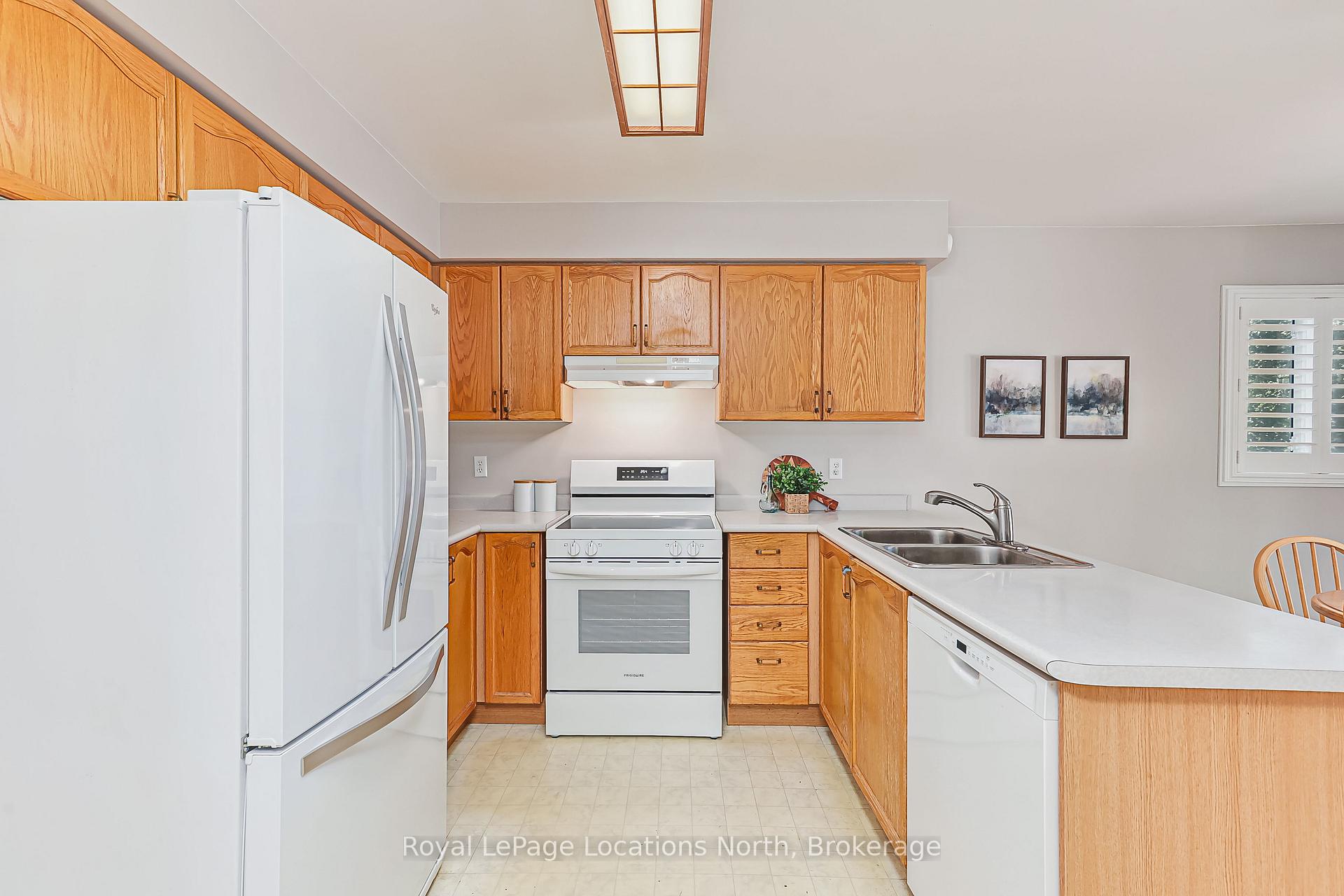 Photo 5 of 77 Silver Birch Avenue, Wasaga Beach — HOMEH
