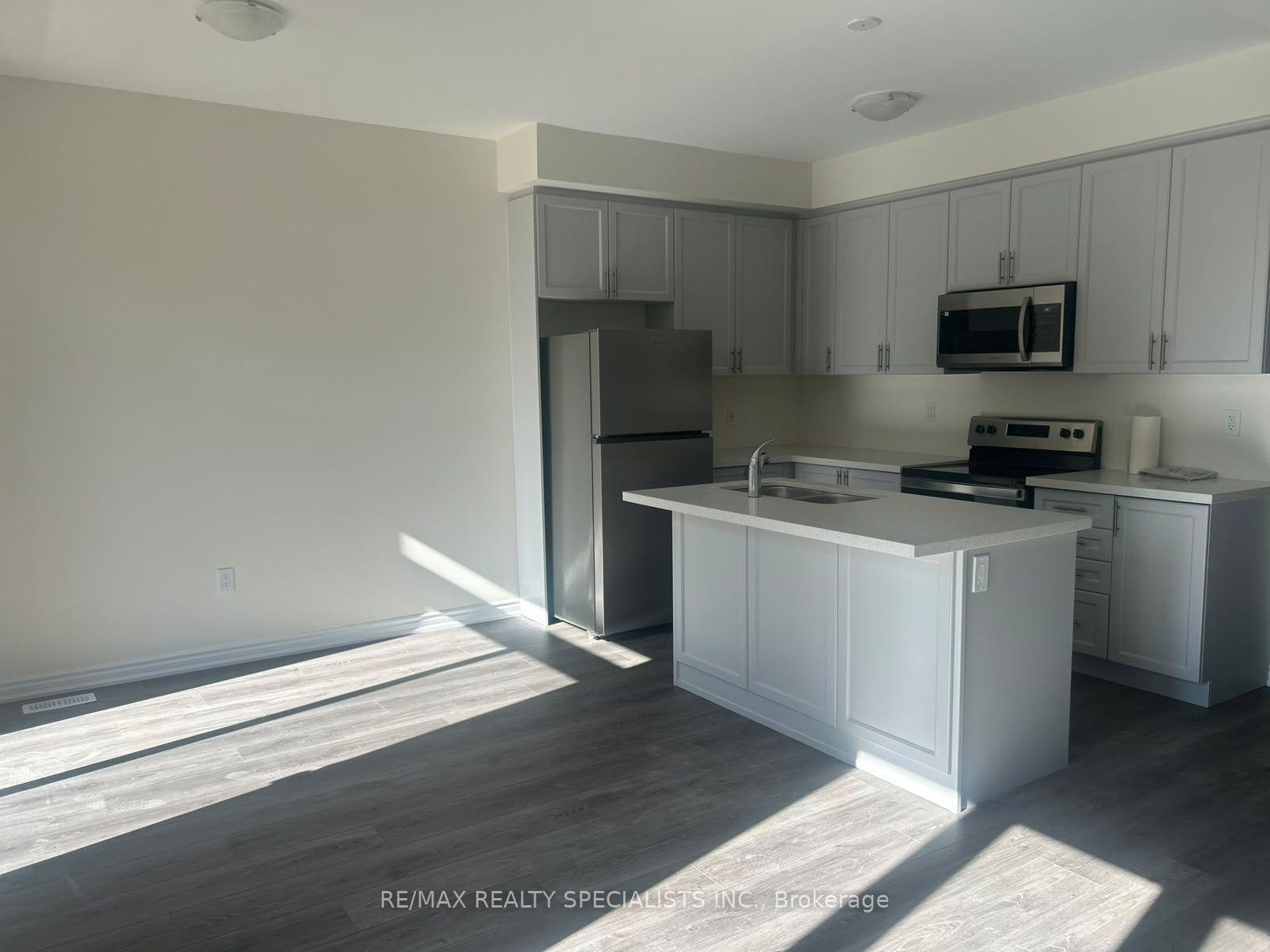 Photo 4 of 67 Watts Mews, Kawartha Lakes, Lindsay — HOMEH