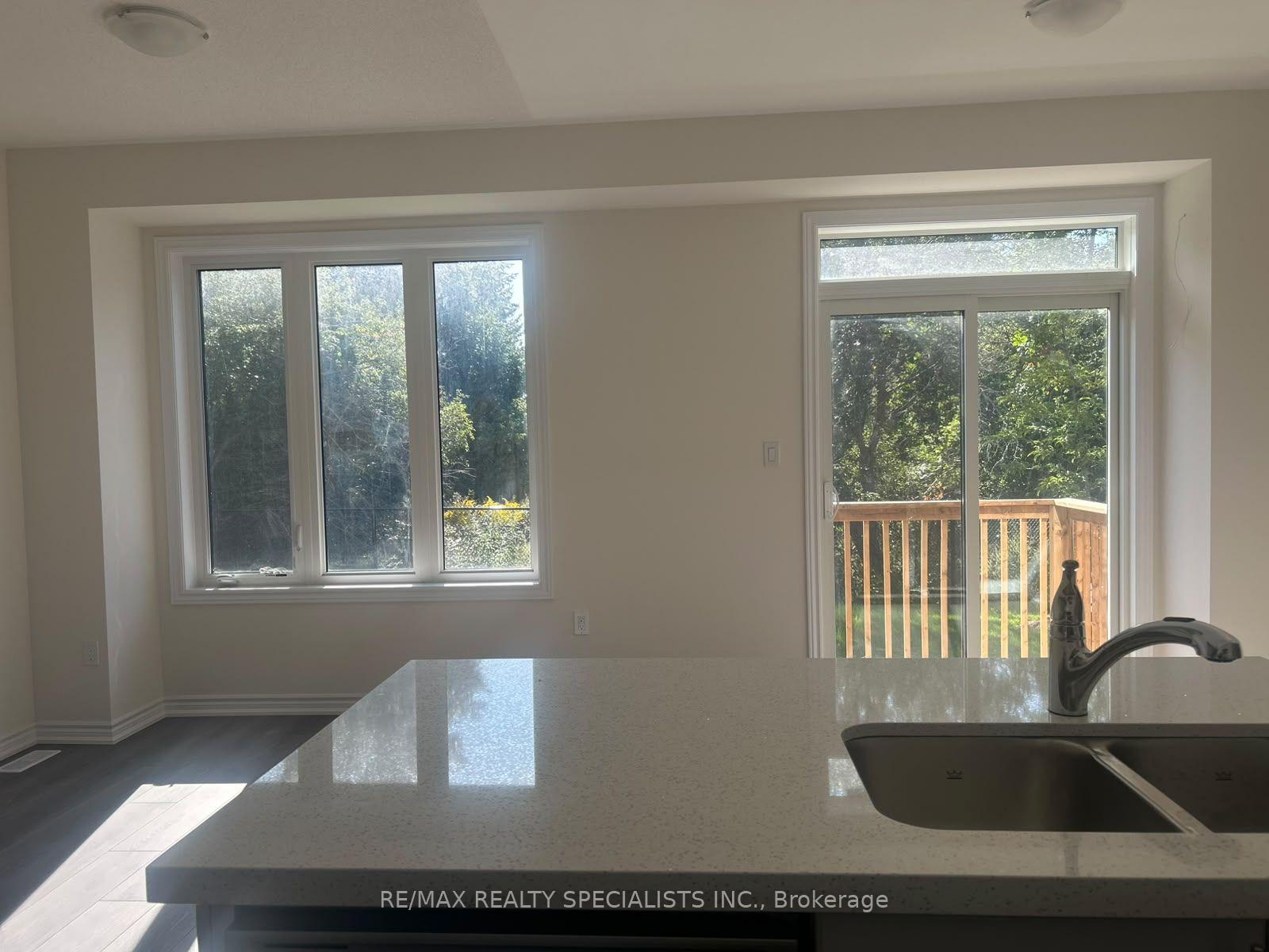 Photo 6 of 67 Watts Mews, Kawartha Lakes, Lindsay — HOMEH